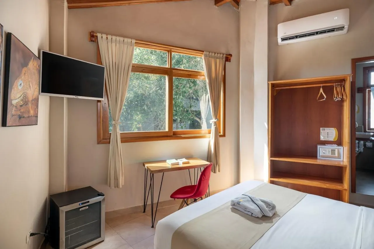 Hotel Blu Galapagos Sustainable Waterfront Lodge Puerto Ayora