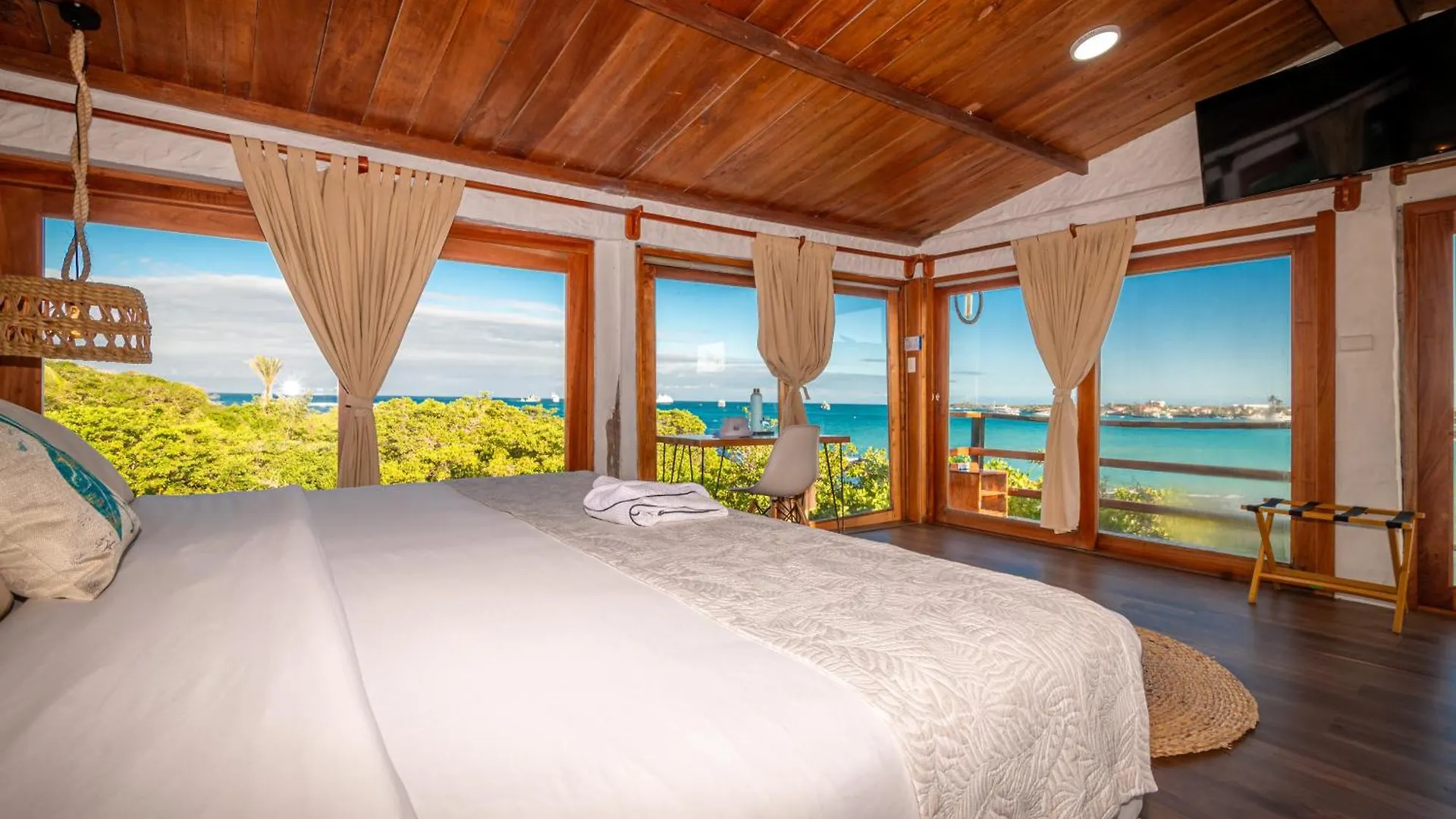Blu Galapagos Sustainable Waterfront Lodge Puerto Ayora