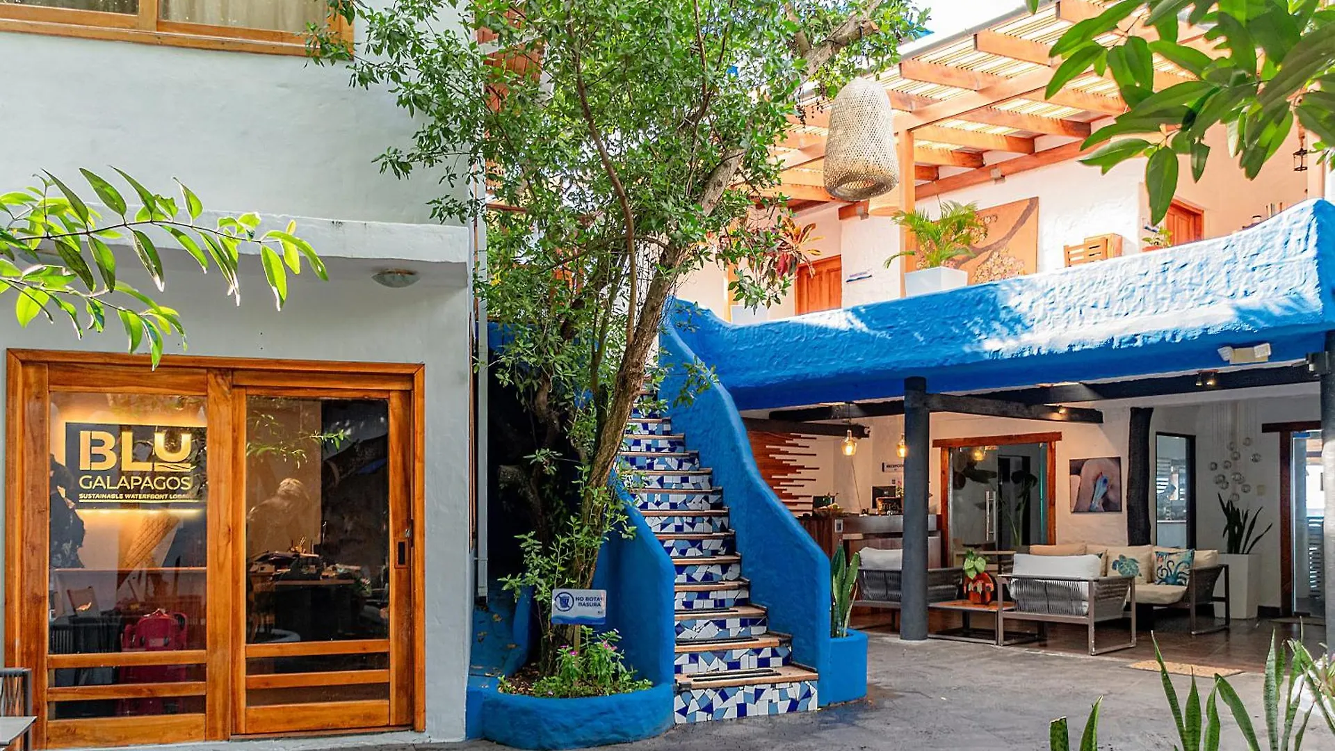 Hotel Blu Galapagos Sustainable Waterfront Lodge Puerto Ayora