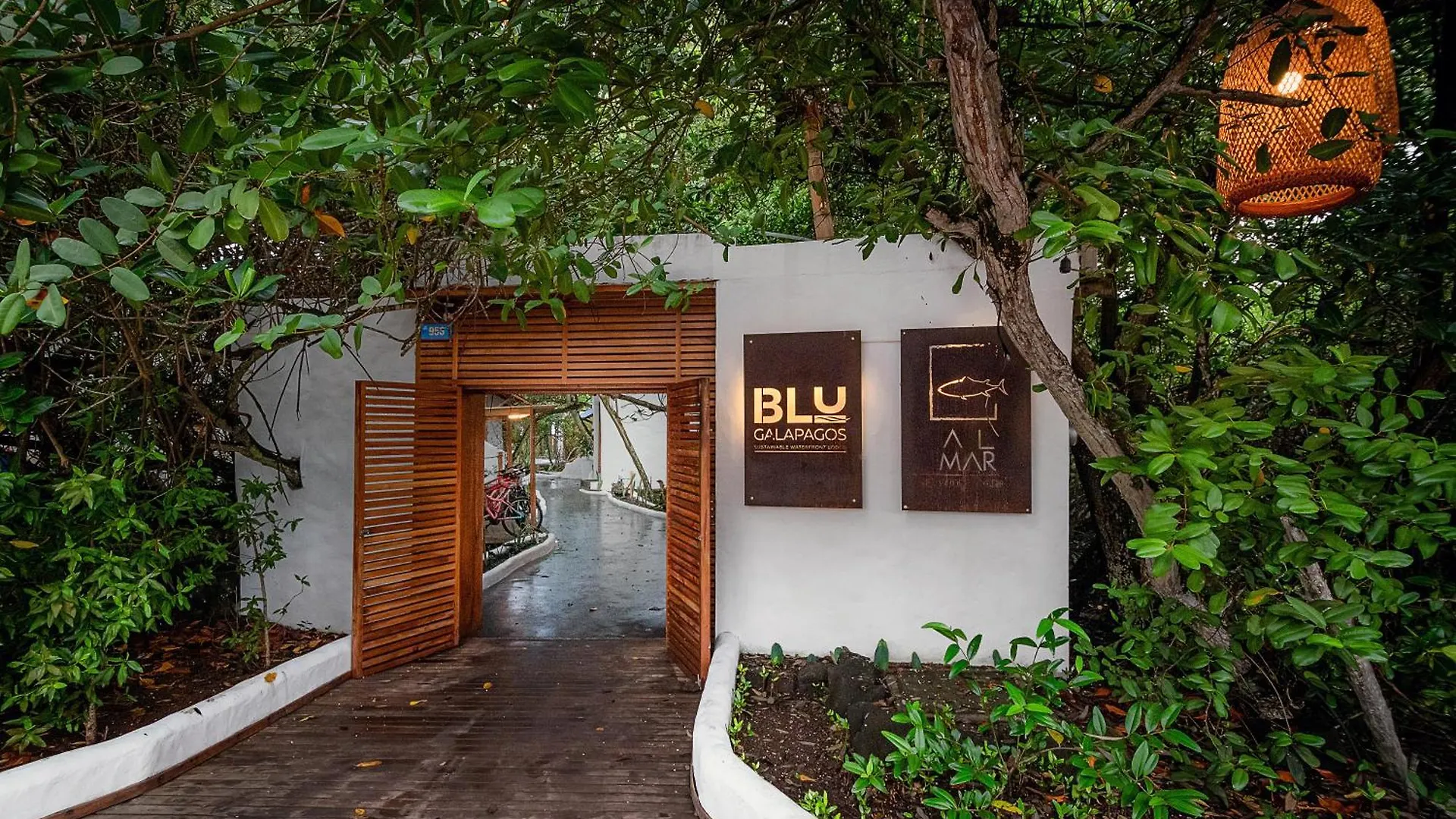 Hotel Blu Galapagos Sustainable Waterfront Lodge Puerto Ayora