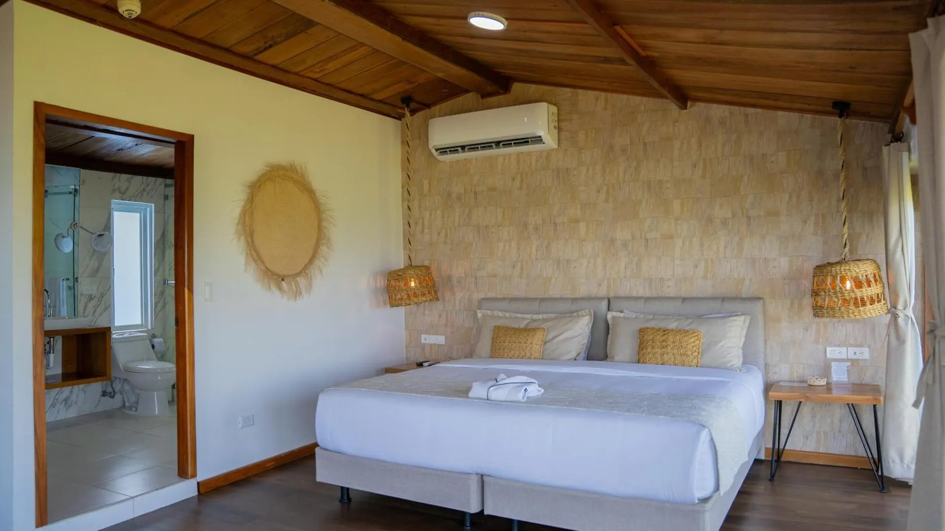 Hotel Blu Galapagos Sustainable Waterfront Lodge Puerto Ayora