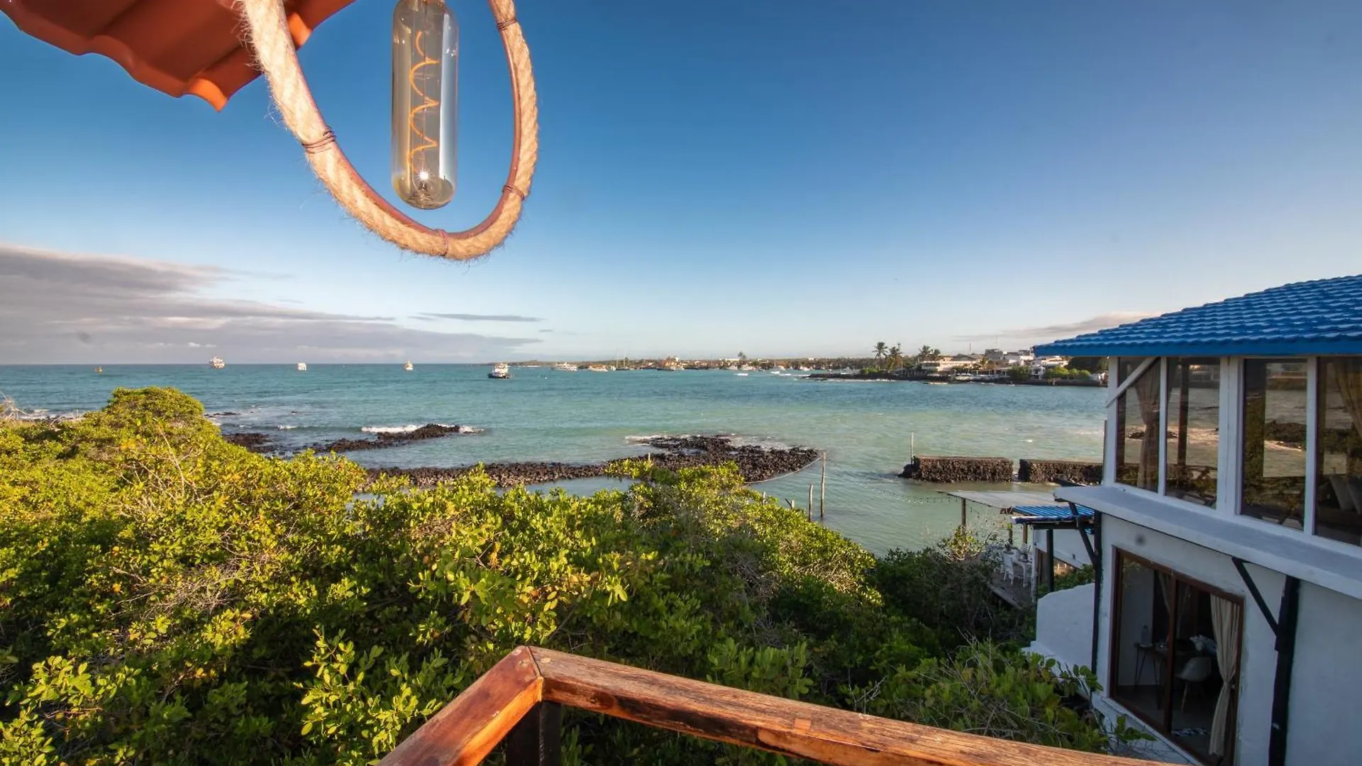 Blu Galapagos Sustainable Waterfront Lodge Puerto Ayora  Equador