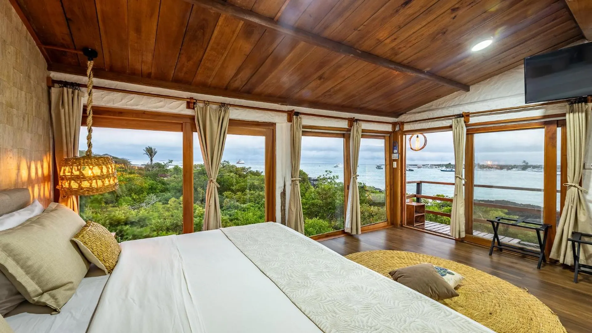 Blu Galapagos Sustainable Waterfront Lodge Puerto Ayora  Puerto Ayora (Galapagos Islands)