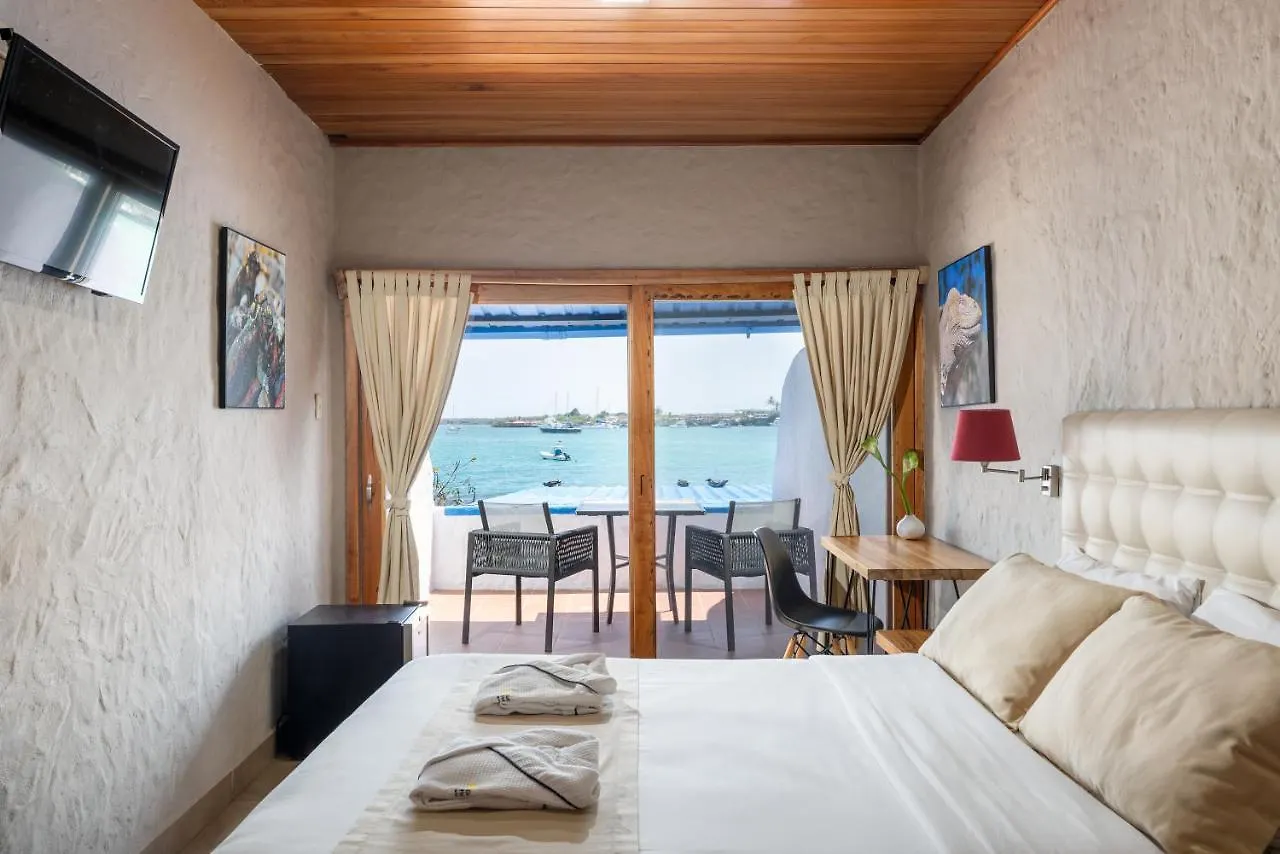 Blu Galapagos Sustainable Waterfront Lodge Puerto Ayora  5*, Puerto Ayora (Galapagos Islands) Équateur