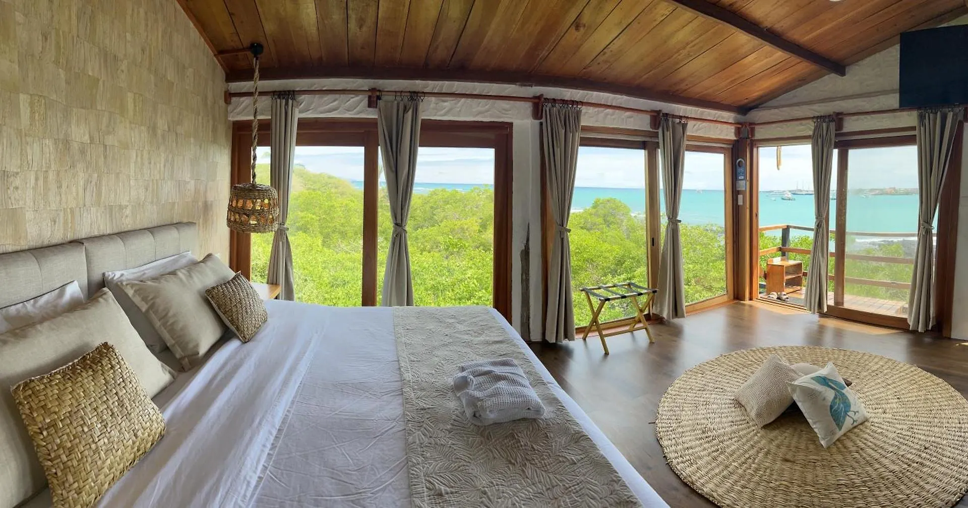 Hotel Blu Galapagos Sustainable Waterfront Lodge Puerto Ayora