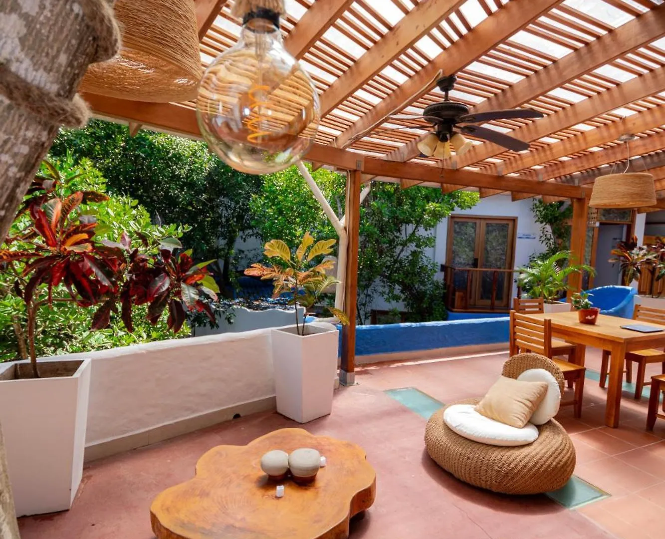 Blu Galapagos Sustainable Waterfront Lodge Puerto Ayora  5*, Puerto Ayora (Galapagos Islands)