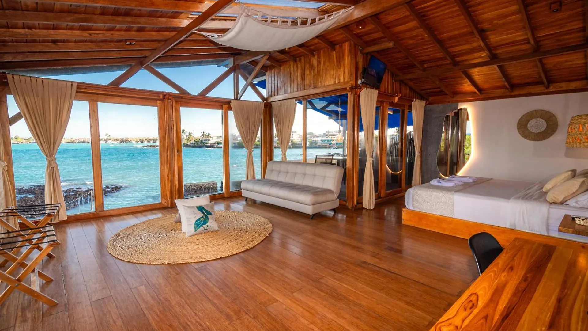 Hotel Blu Galapagos Sustainable Waterfront Lodge Puerto Ayora