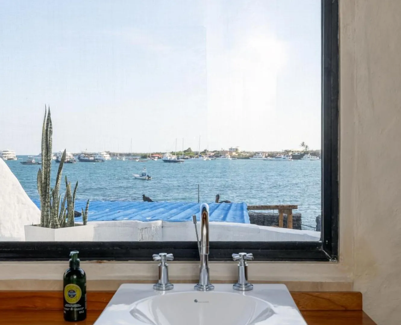 Blu Galapagos Sustainable Waterfront Lodge Puerto Ayora  Hotel